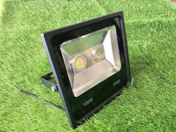 Lợi ích khi sử dụng đèn led pha chiếu sáng bảng hiệu